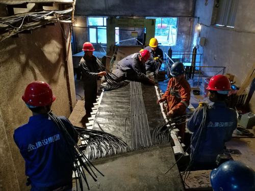 機(jī)電安裝公司酒鋼項目部提前完成膠帶更換任務(wù)