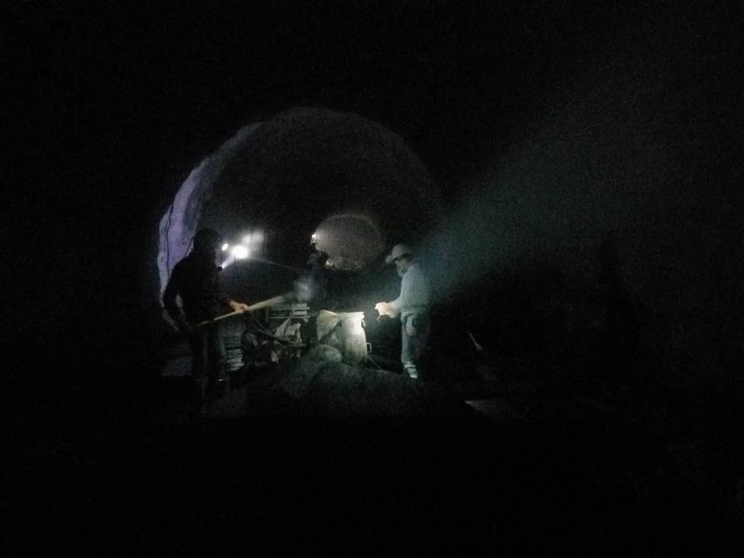 礦建三公司曹家灘項目部主、副斜井聯(lián)絡(luò)巷順利貫通