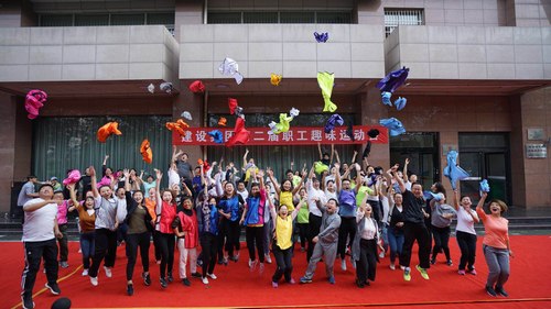 瞧，他們嗨瘋了！