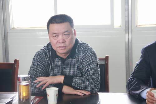 陜煤集團總經(jīng)理助理、建設(shè)集團聯(lián)合黨委書記、董事長寧興剛節(jié)日期間深入銅煤公司施工生產(chǎn)一線視察慰問