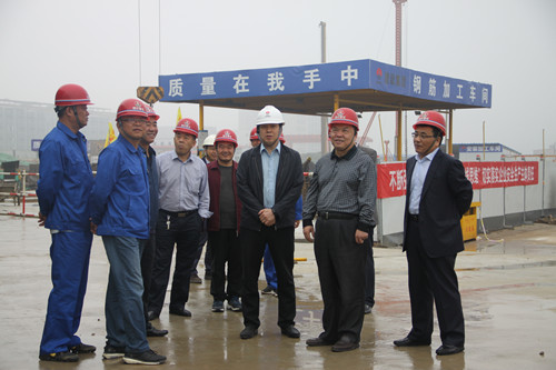 陜煤集團總經(jīng)理助理、建設(shè)集團聯(lián)合黨委書記、董事長寧興剛一行蒞臨天工公司陜煤研究院西安總部工地視察指導工作