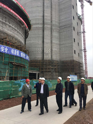 陜煤集團總經(jīng)理助理、建設(shè)集團聯(lián)合黨委書記、董事長寧興剛一行中秋節(jié)深入天工公司土建第二項目部走訪慰問