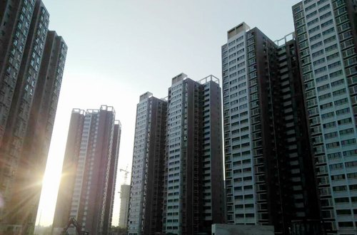 銅煤一號(hào)雪松林小區(qū)1-3#樓順利通過竣工驗(yàn)收