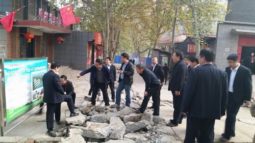 陜西省國資委領(lǐng)導(dǎo)深入韓城分公司承建的“三供一業(yè)”改造施工現(xiàn)場(chǎng)檢查指導(dǎo)工作