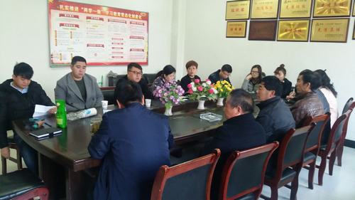 銅煤公司第十二項(xiàng)目部黨支部開展“貫徹黨的十九大精神，如何做一名合格黨員”專題學(xué)習(xí)研討會(huì)