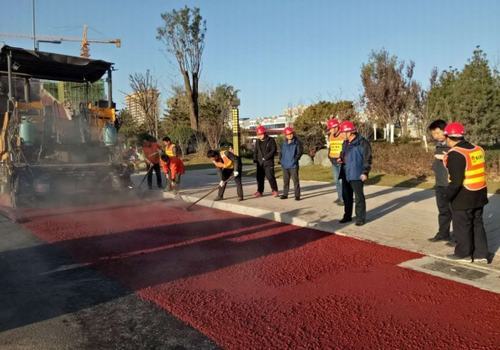 追趕超越，完成彩色路面工程，實(shí)現(xiàn)第一階段目標(biāo)