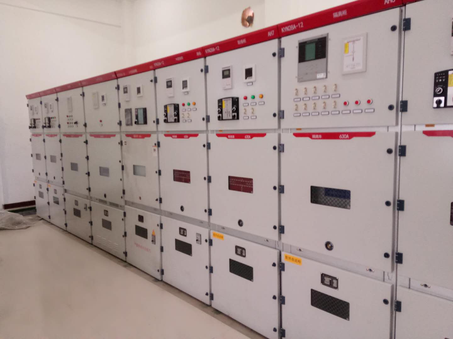 機電安裝檸條塔項目部施工現(xiàn)場熱火朝天