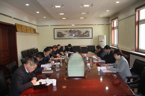 建設集團聯(lián)合黨委副書記、紀委書記、工會負責人侯本英深入銅煤公司督導黨委中心組學習研討