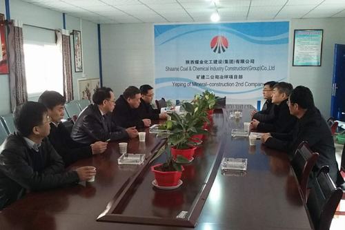 建設集團董事長寧興剛、副總經(jīng)理王明智蒞臨出席冶坪煤礦副井風井貫通慶典儀式