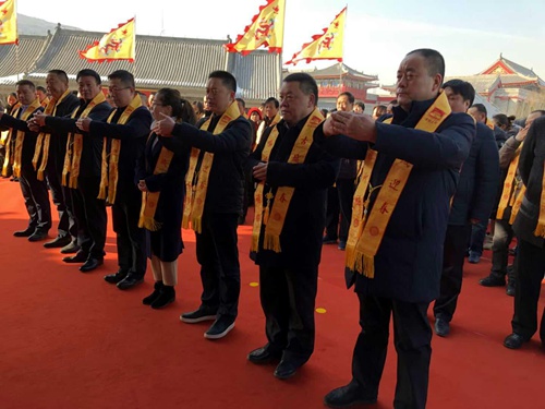 寧興剛董事長一行赴潼關(guān)古城參加迎春鳴鐘祈福活動(dòng)