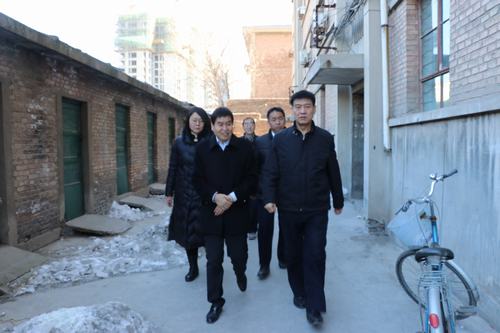 建設(shè)集團(tuán)聯(lián)合黨委副書記、紀(jì)委書記、工會(huì)主席侯本英一行慰問澄合分公司困難職工