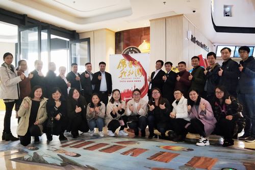 礦建二公司組團觀看《厲害了，我的國》 為祖國打CALL