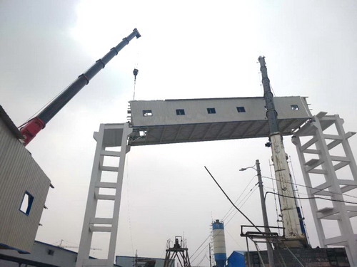 銅川分公司第六項目部順利完成棧橋鋼桁架階段吊裝任務(wù)