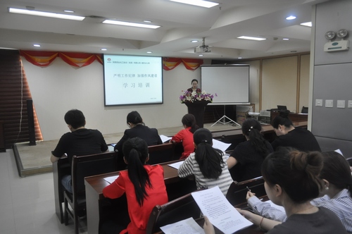 路橋分公司開(kāi)展“嚴(yán)明工作紀(jì)律 加強(qiáng)作風(fēng)建設(shè)”學(xué)習(xí)培訓(xùn)