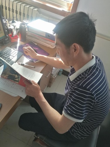 銅煤公司基層黨支部組織開展學(xué)習(xí)《梁家河》讀書活動(dòng)