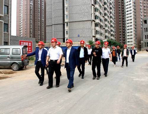 寧興剛、王明智一行深入銅煤1#、2#住宅小區(qū)施工現(xiàn)場調(diào)研指導(dǎo)工作