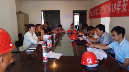 陜煤建設(shè)銅煤公司基層項(xiàng)目部黨支部組織學(xué)習(xí)《中華人民共和國監(jiān)察法》