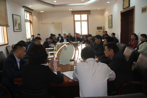 陜煤建設(shè)銅煤公司組織傳達(dá)“講政治、敢擔(dān)當(dāng)、轉(zhuǎn)作風(fēng)”專題教育暨集中開(kāi)展違規(guī)收送禮金問(wèn)題專項(xiàng)整治工作部署會(huì)議精神