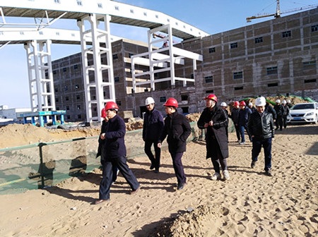 榆北煤業(yè)及陜煤建設(shè)領(lǐng)導(dǎo)深入天工公司土建二部小保當濃縮車間工地檢查指導(dǎo)工作