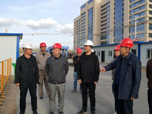 中廣實(shí)業(yè)有限公司董事長張宏權(quán)一行蒞臨陜煤建設(shè)銅煤公司金地華府項目檢查指導(dǎo)工作