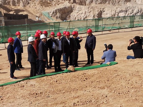 銅川市委書記楊長亞一行蒞臨陜煤建設(shè)銅煤公司承建的年產(chǎn)20萬噸固體廢物收集、貯運(yùn)及預(yù)處理項目檢查指導(dǎo)工作