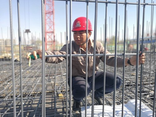 相濡以沫牽手共行，業(yè)績突出同臺受獎