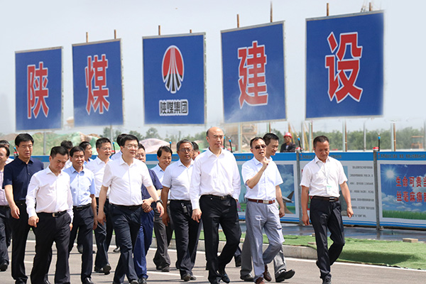 陜西省委副書記、省長(zhǎng)劉國(guó)中一行深入陜煤建設(shè)渭南分公司南京金龍電動(dòng)車項(xiàng)目視察工作