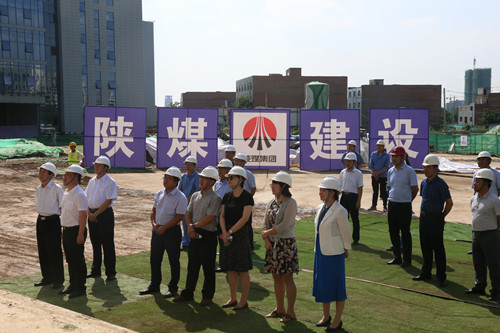 上海市松江區(qū)區(qū)委副書記、區(qū)長(zhǎng)陳宇劍一行蒞臨陜煤建設(shè)天工公司承建的陜煤研究院總部研發(fā)基地項(xiàng)目考察