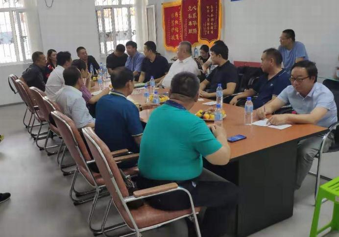 秦商總會中亞四國經(jīng)貿(mào)考察團(tuán)來塔考察