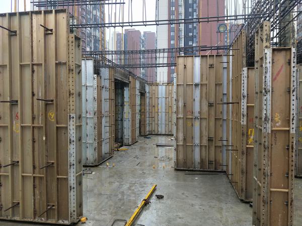 陜煤建設(shè)銅煤公司第十五項(xiàng)目部應(yīng)用鋁模技術(shù)為施工生產(chǎn)加速