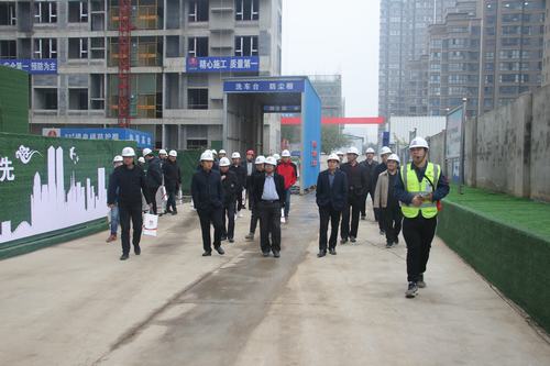 陜煤建設(shè)組織召開藍(lán)山水岸施工現(xiàn)場觀摩會(huì)