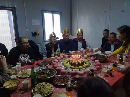 陜煤建設韓城分公司土建十項目部生日party營造濃濃家庭氛圍