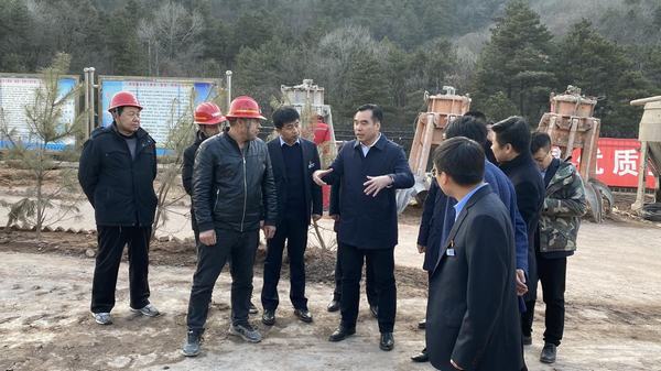 蒲白礦業(yè)公司黨委書記、董事長(zhǎng)沈顯華一行蒞臨陜煤建設(shè)礦建二公司建莊項(xiàng)目部檢查指導(dǎo)工作