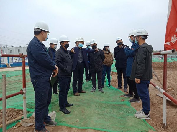 中央儲備糧新建項目領(lǐng)導(dǎo)小組組長、指揮部指揮長、副總經(jīng)理王錄印蒞臨天工公司中儲糧項目檢查指導(dǎo)工作