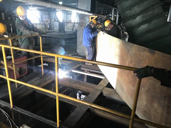 陜煤建設韓城分公司安裝四項目部“負重超車”順利完成設備安裝調(diào)試工作