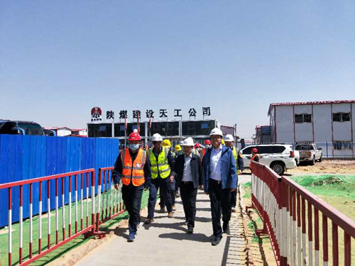 榆林化學(xué)公司董事長(zhǎng)宋世杰蒞臨天工公司1、2#宿舍檢查指導(dǎo)工作