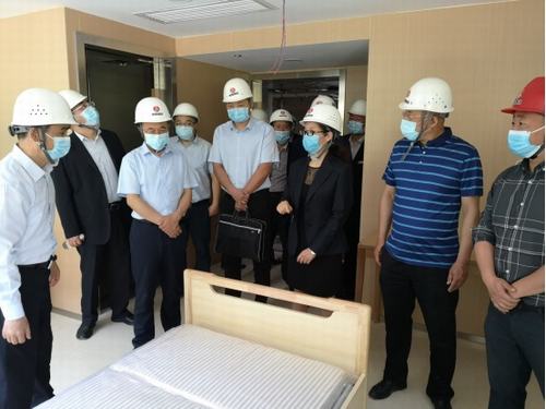 陜煤實業(yè)集團董事長胡守平、總經(jīng)理劉文蒞臨西煤機養(yǎng)老院項目部檢查指導(dǎo)工作