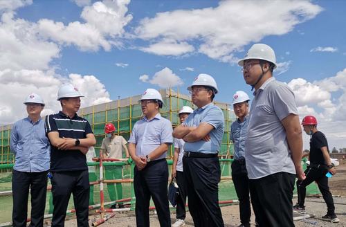 鐵路物流集團副總經(jīng)理李博一行深入陜煤建設(shè)銅煤公司承建的靖神鐵路孟家灣站施工現(xiàn)場檢查指導(dǎo)工作