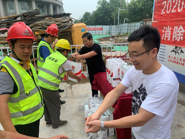 智慧泊車公司：夏日送清涼，關愛系深情