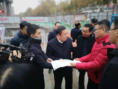 咸陽(yáng)市副市長(zhǎng)王靖深入住建局南廣場(chǎng)地下停車(chē)場(chǎng)調(diào)研、視察工作