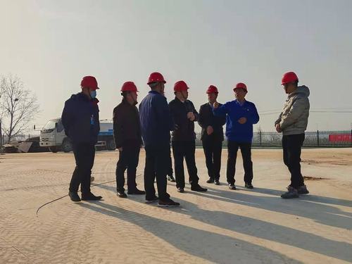 西安重裝集團(tuán)黨委書記向新剛、副總工程師楊強(qiáng)來一行 蒞臨咸陽分公司銅煤機(jī)項(xiàng)目部檢查指導(dǎo)工作