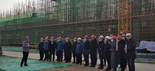 陜煤建設(shè)鋼網(wǎng)架頂升新技術(shù)應(yīng)用觀(guān)摩活動(dòng)在渭南分公司南京金龍項(xiàng)目部順利開(kāi)展