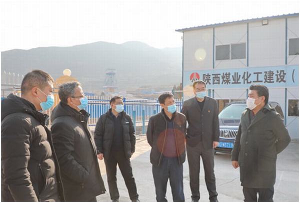 韓城礦業(yè)公司領(lǐng)導(dǎo)蒞臨陜煤建設(shè)礦建二公司王峰項(xiàng)目部檢查指導(dǎo)疫情防控工作