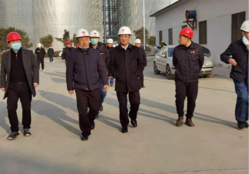 神渭管道董事長李冰一、副總經(jīng)理王東民、建設(shè)集團總經(jīng)理王明智等人蒞臨神渭管道輸煤項目富余煤漿應(yīng)用工程開展春節(jié)慰問暨春季攻堅活動