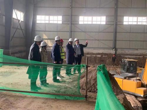 陜西生態(tài)水泥股份有限公司副總經(jīng)理時啟林蒞臨由陜煤建設(shè)咸陽分公司承建的智能機器人及5G生產(chǎn)線技改項目檢查指導(dǎo)工作