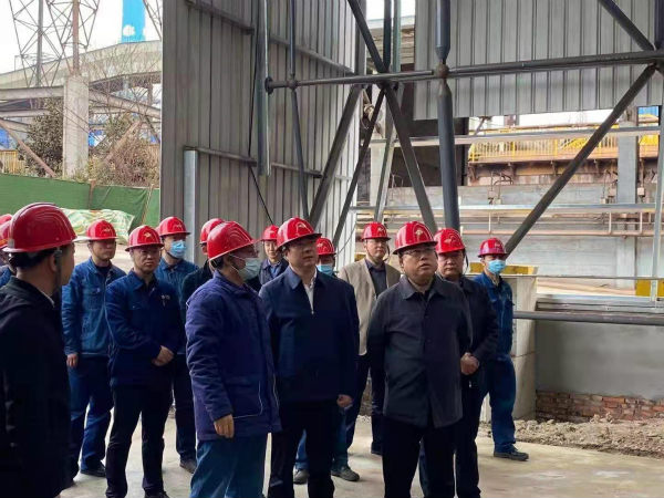 漢中市政協(xié)主席嚴維佳蒞臨陜煤建設(shè)漢中分公司漢鋼一次料場項目調(diào)研