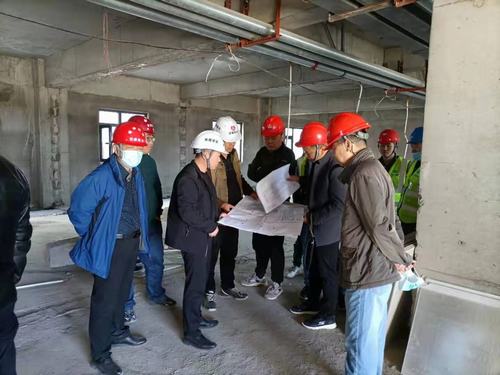 靖神鐵路公司副總經(jīng)理何澄一行深入陜煤建設(shè)銅煤公司第八項目部孟家灣機輛中心項目檢查指導工作