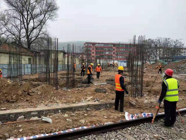 鐵運分公司機(jī)車維修中心培訓(xùn)基地工程項目綜合樓順利完成樁基礎(chǔ)驗收