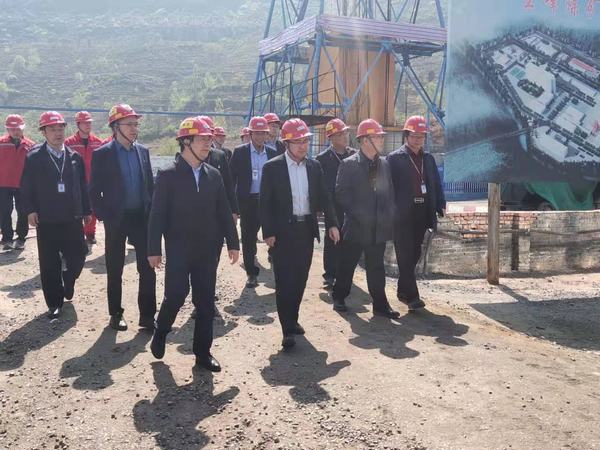 陜煤集團領(lǐng)導一行蒞臨陜煤建設(shè)礦建二公司王峰項目部調(diào)研指導工作