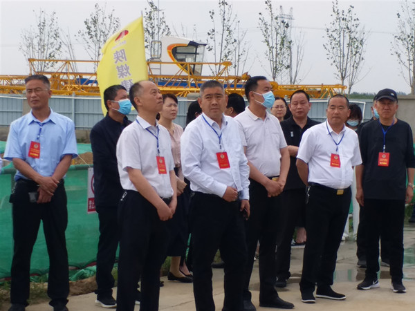 河南長葛市政協(xié)黨組書記、主席寇永志一行調(diào)研河南龐源塔式起重機制造項目建設(shè)情況